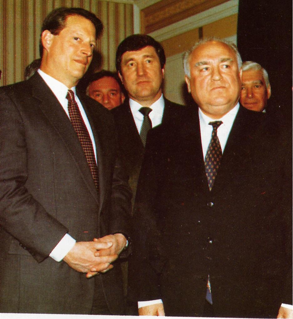 Во время работы комиссии Гор — Черномырдин; 1998 г.