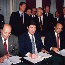 Подписание контракта по проекту «Сахалин-2»; 1994 г.