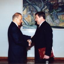 С президентом Азербайджана Гейдаром Алиевым; май 1998 г.