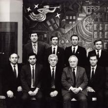 Нефтяные «генералы» Тюменской области с начальником  Главтюменнефтегаза В.И. Грайфером (в центре); г. Тюмень, 1990 г.
